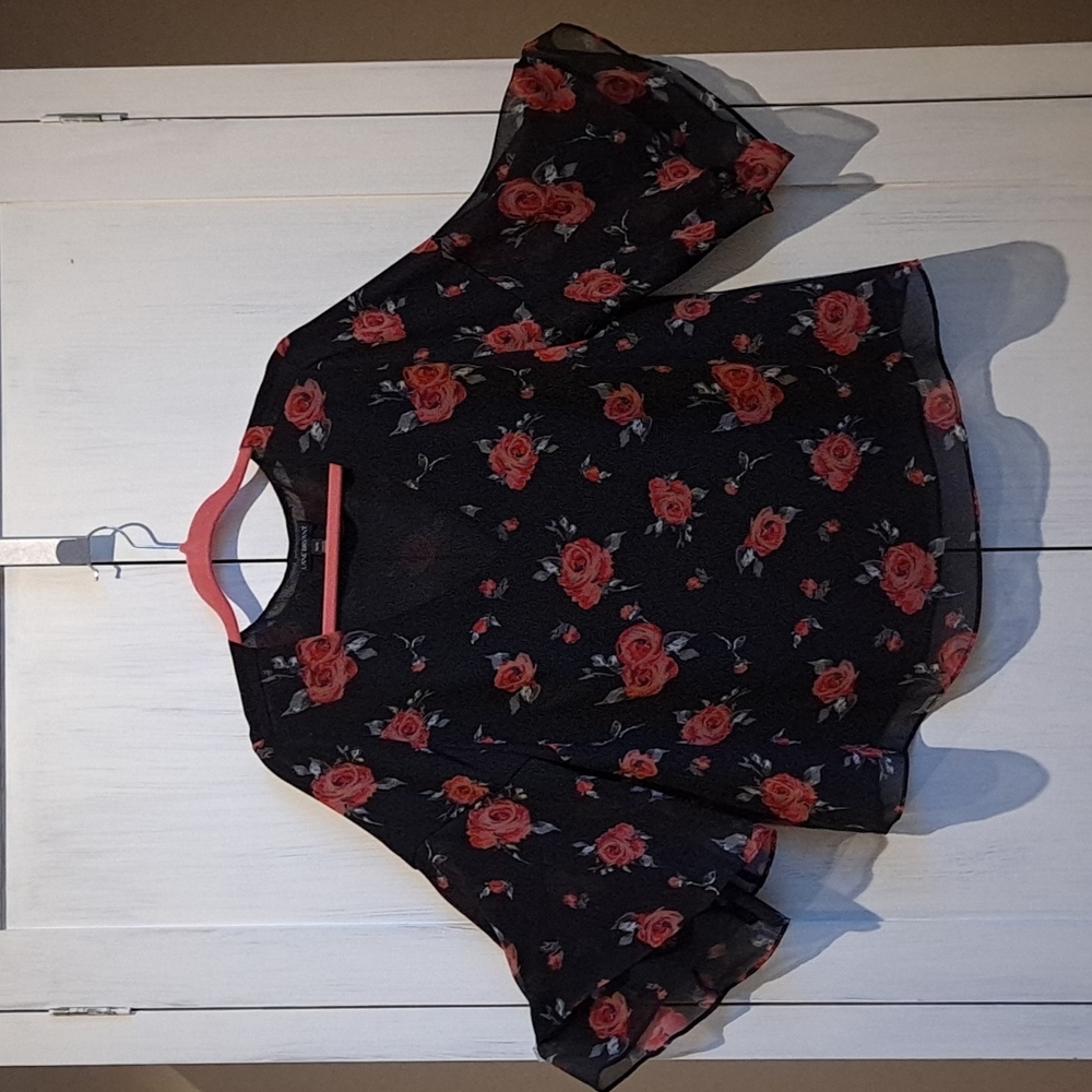 😀 3/15.00 Lane Bryant bell sleeve lined blouse